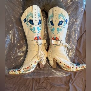 Valerio Giuntoli “El Vaquero” Handcrafted White Embroidered Calfskin Boots